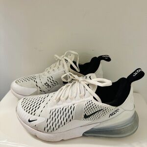 Women's 7.5 Nike Air Max 270
